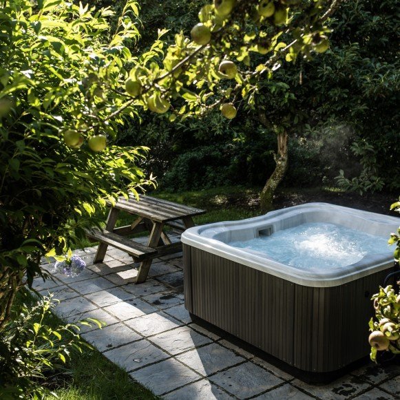 Timber Hill Cottage Hot Tub